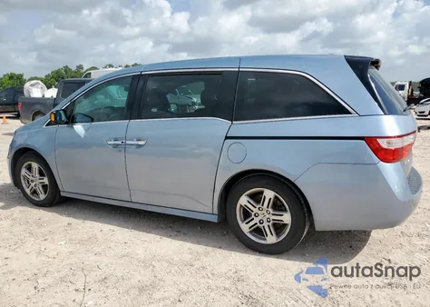 2013 Honda Odyssey Touring z USA, uszkodzony, nr VIN 5FNRL5H96DB068096